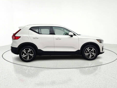 2023 Volvo XC40 B5 Plus Bright Theme