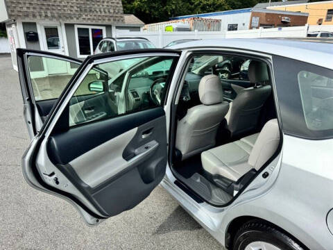 2014 Toyota Prius v Two