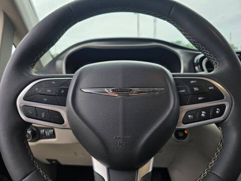 2024 Chrysler Pacifica Plug-In Hybrid Select