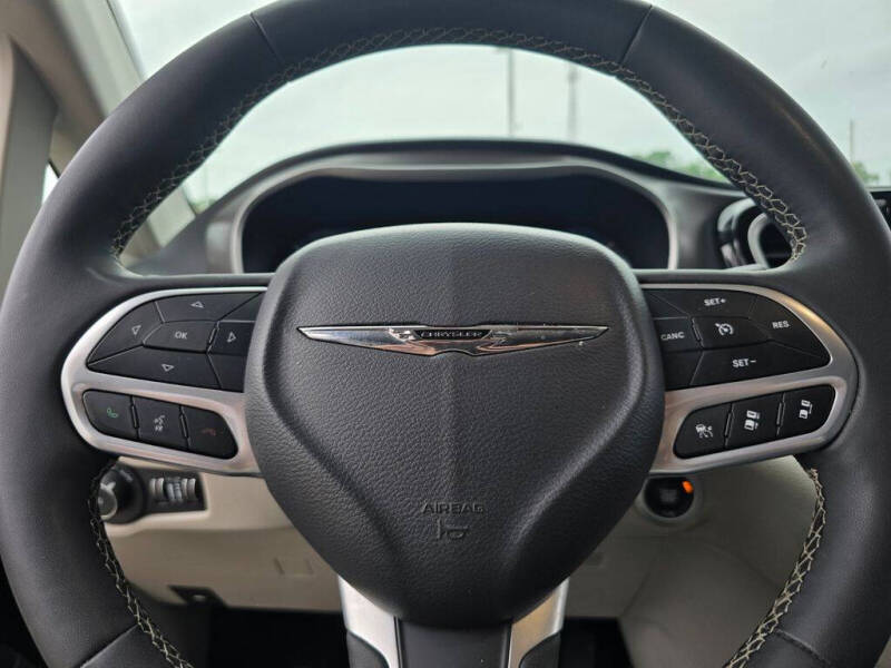 2024 Chrysler Pacifica Plug-In Hybrid Select