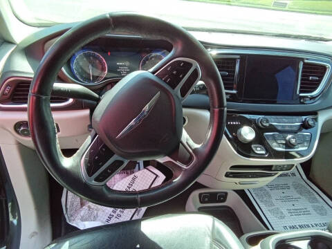 2017 Chrysler Pacifica Touring-L Plus