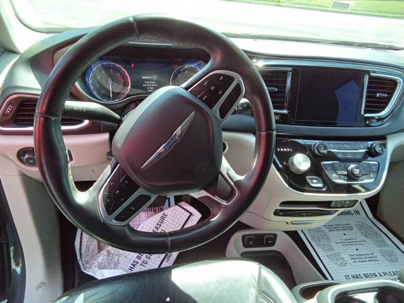 2017 Chrysler Pacifica Touring-L Plus