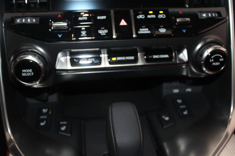 2025 Lexus LX 700h F SPORT Handling