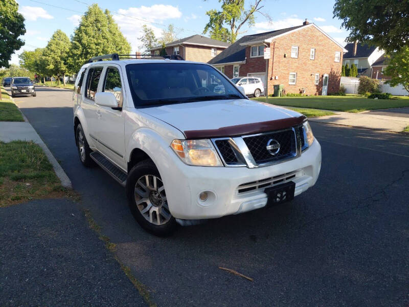 2012 Nissan Pathfinder LE