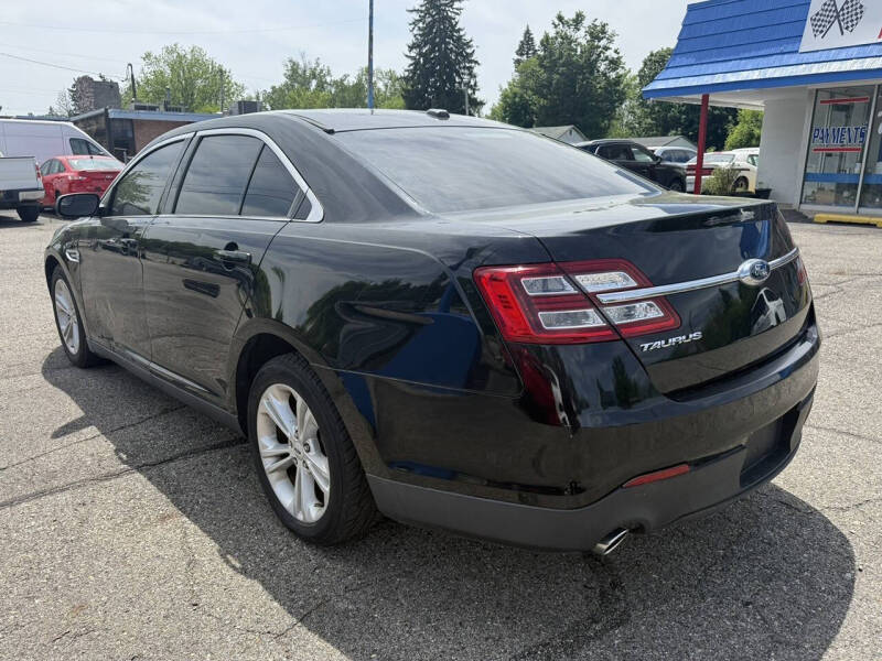 2016 Ford Taurus SE