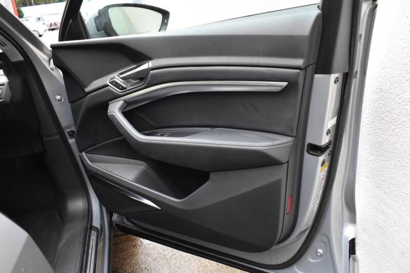 2021 Audi e-tron quattro Premium Plus