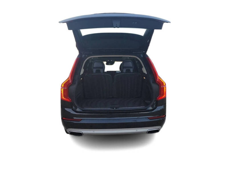 2016 Volvo XC90 T6 Momentum