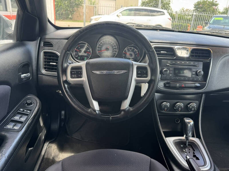 2013 Chrysler 200 Touring