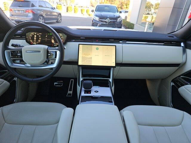 2025 Land Rover Range Rover P530 SE