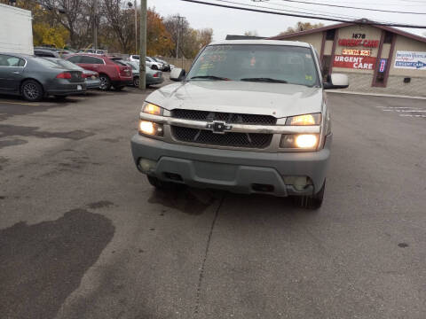 2002 Chevrolet Avalanche for sale at A&Q Auto Sales & Repair in Westland MI