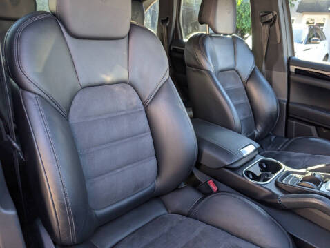 2017 Porsche Cayenne Platinum Edition