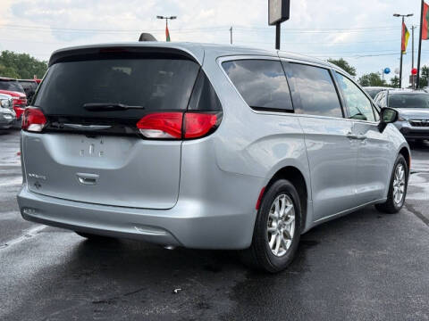 2023 Chrysler Voyager LX