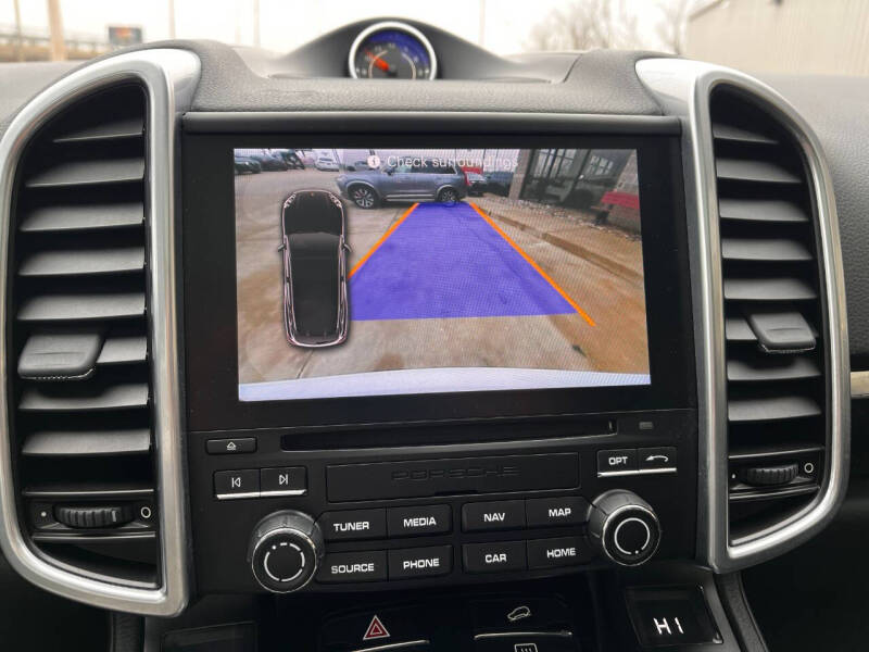 2017 Porsche Cayenne Platinum Edition