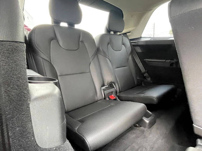 2019 Volvo XC90 T6 Momentum