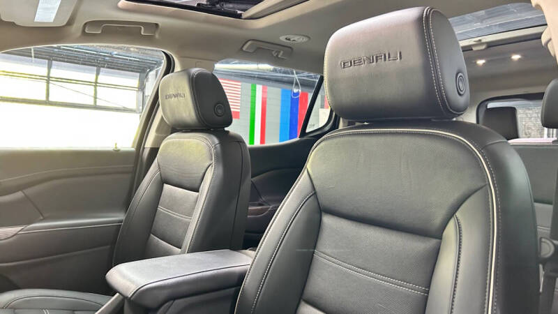 2022 GMC Acadia Denali