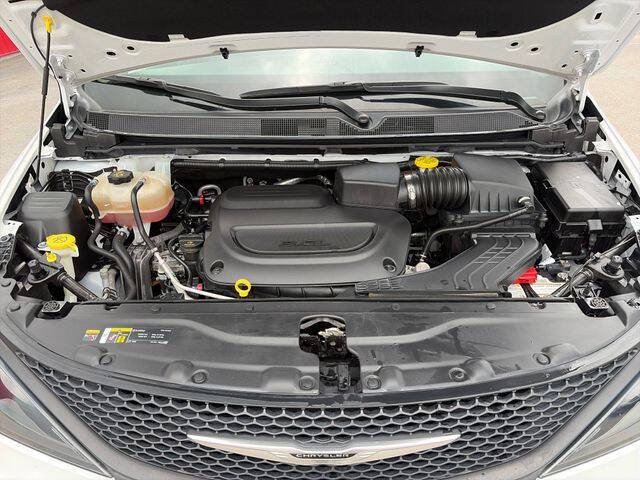 2022 Chrysler Voyager LX