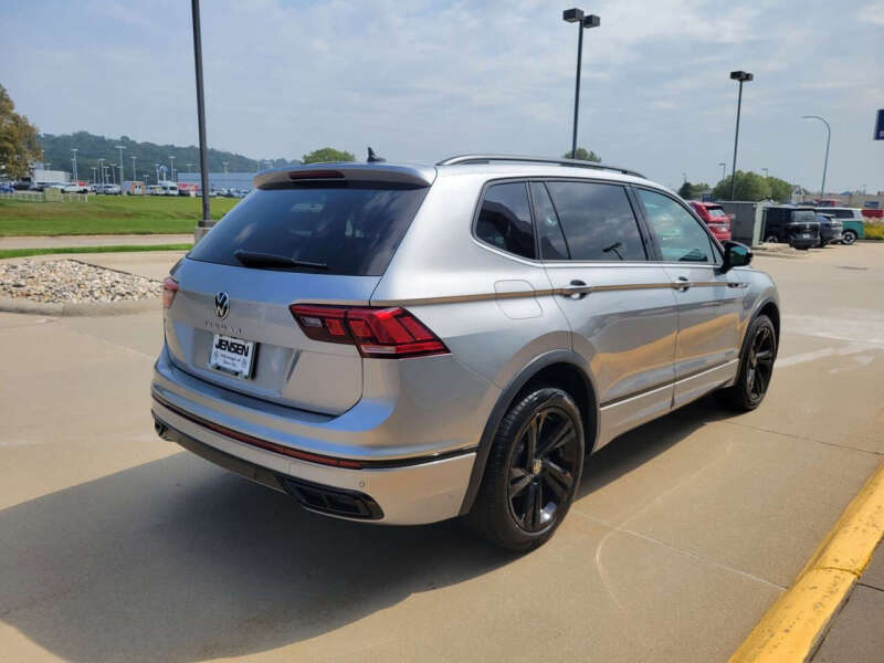 2023 Volkswagen Tiguan SE R-Line Black