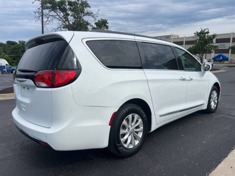 2017 Chrysler Pacifica Touring Plus