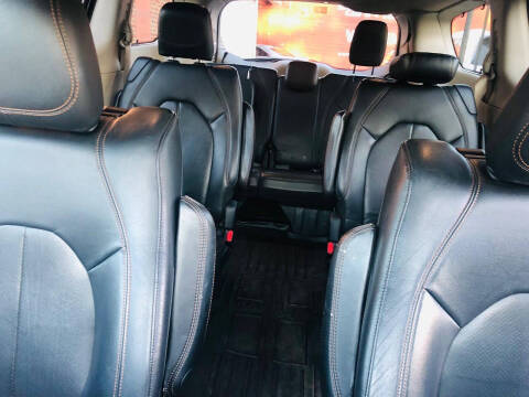 2017 Chrysler Pacifica Touring-L Plus