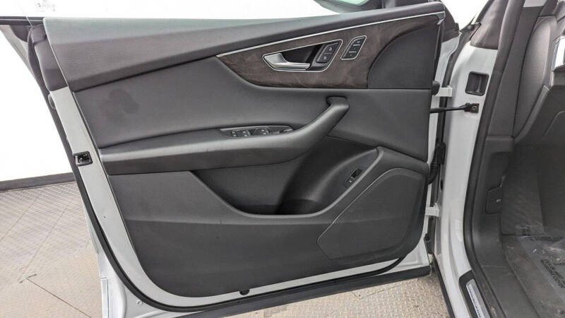 2022 Audi Q8 quattro Premium 55 TFSI