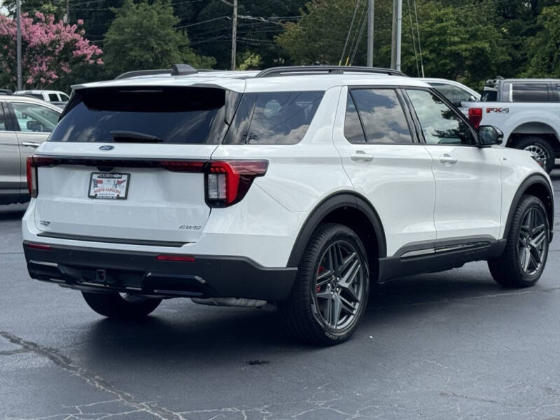 2025 Ford Explorer ST-Line