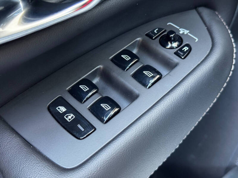 2023 Volvo XC90 Recharge T8 Ultimate Bright Theme 6P