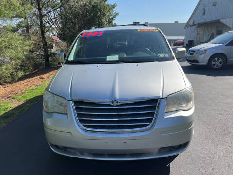 2008 Chrysler Town and Country for sale at BIRD'S AUTOMOTIVE & CUSTOMS in Ephrata PA