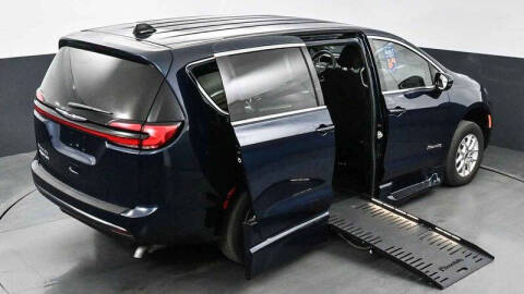 2024 Chrysler Pacifica Touring