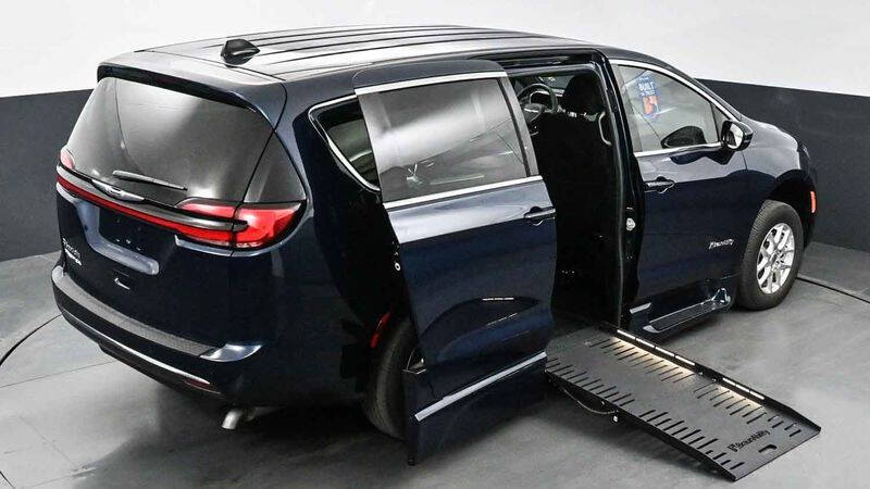 2024 Chrysler Pacifica Touring