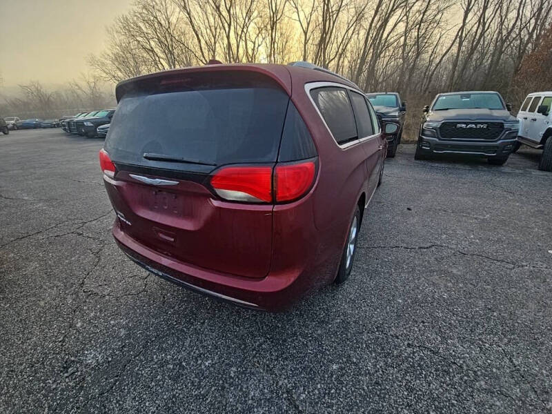 2017 Chrysler Pacifica Touring-L Plus