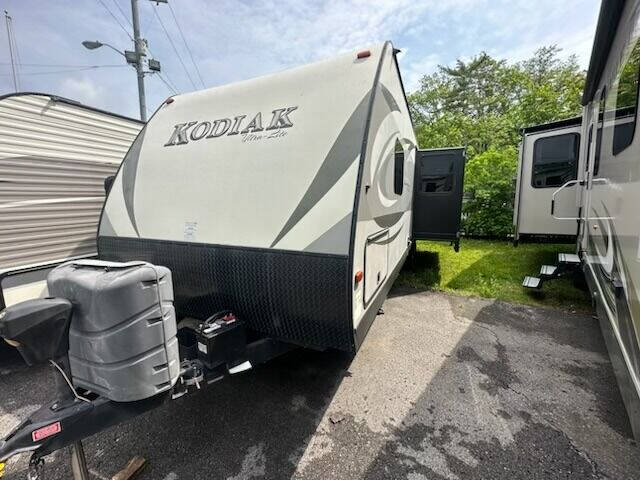 2016 Dutchmen Kodiak for sale at GT Auto Group in Goodlettsville TN