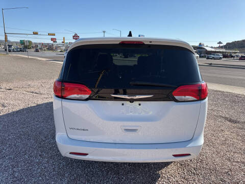2023 Chrysler Voyager LX