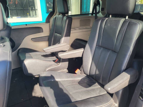 2016 Chrysler Town and Country Touring