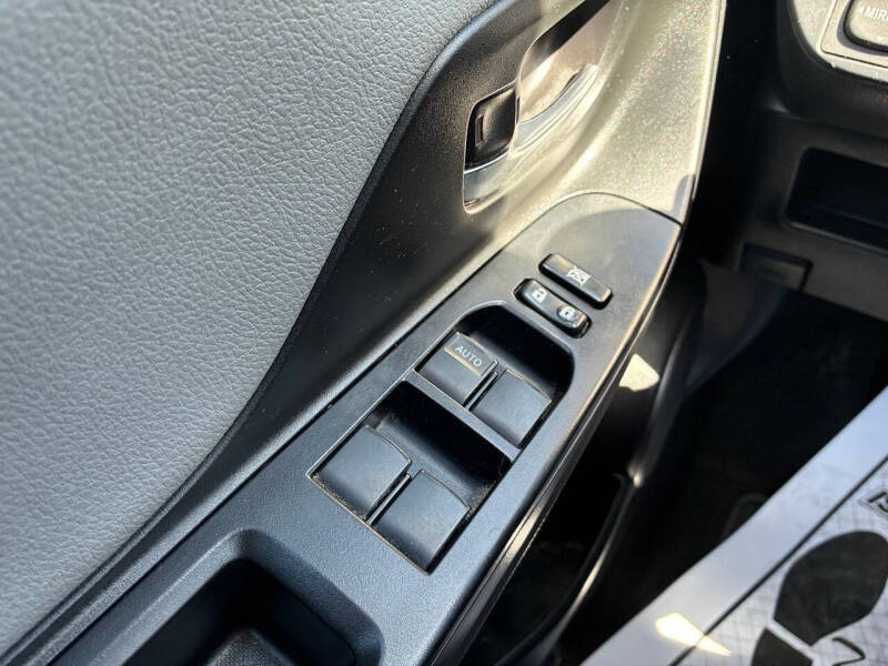 2016 Toyota Yaris 5-Door SE