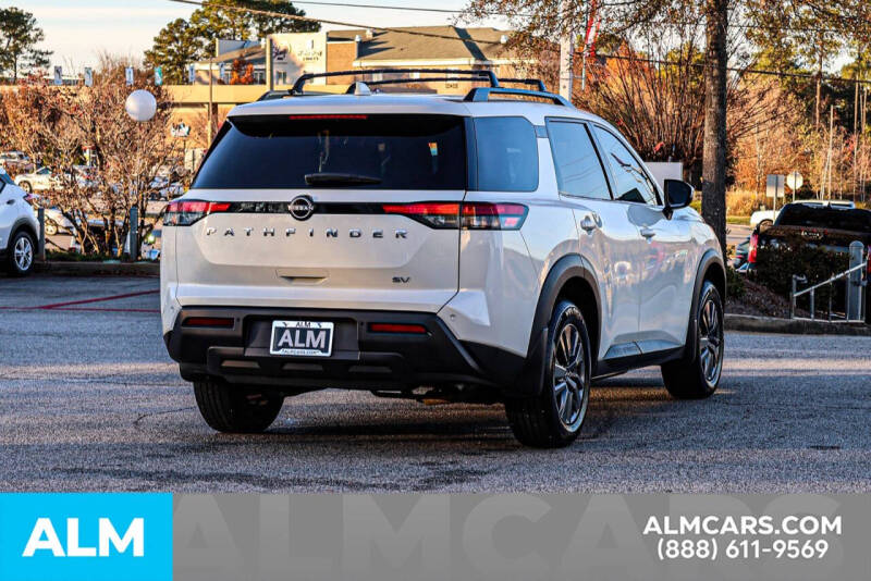 2022 Nissan Pathfinder SV