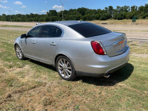 2010 Lincoln MKS for sale at CAVENDER MOTORS in Van Alstyne TX