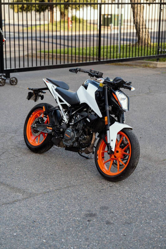 2021 KTM 200 Duke