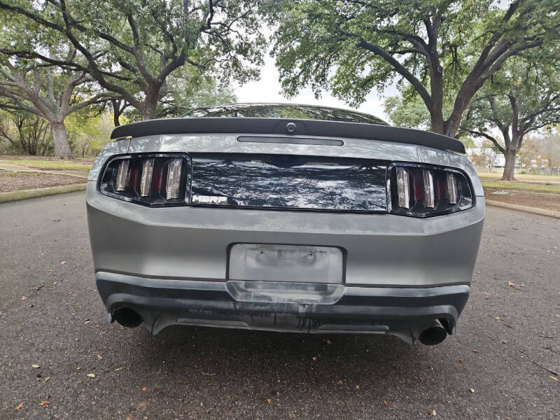 2011 Ford Mustang GT photo 5