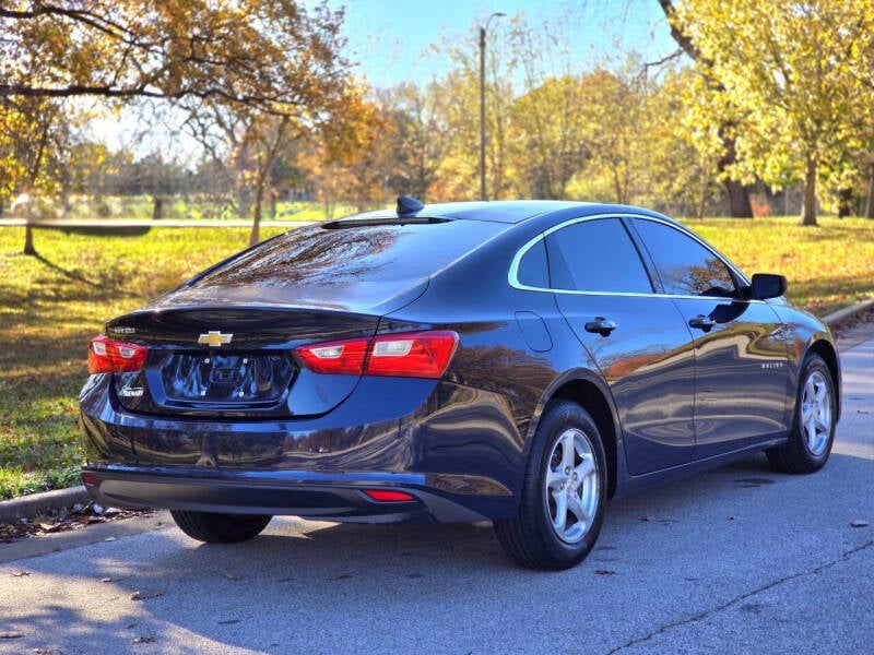 2017 Chevrolet Malibu 1LS photo 4