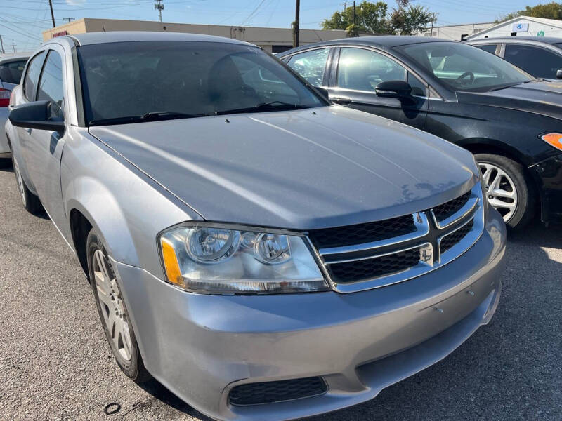 2014 Dodge Avenger null photo 3