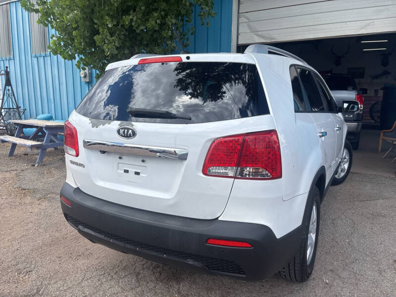 2011 Kia Sorento LX