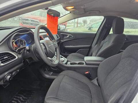 2016 Chrysler 200 LX