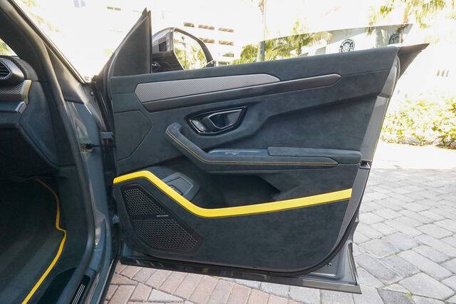 2023 Lamborghini Urus Performante