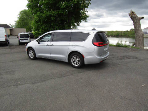 2024 Chrysler Pacifica Touring L