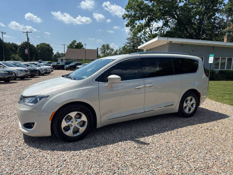 2017 Chrysler Pacifica Touring-L Plus
