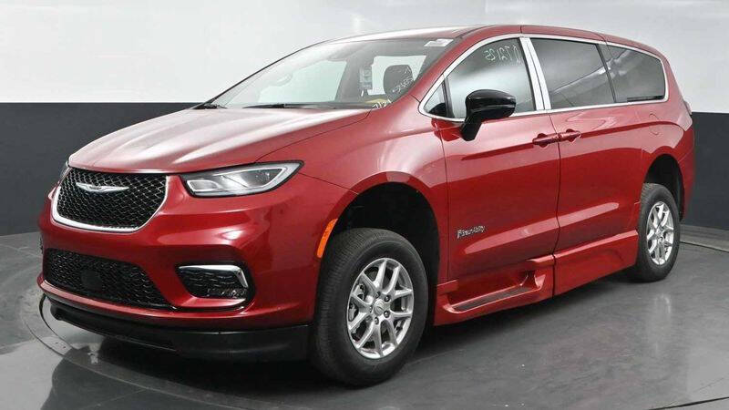 2025 Chrysler Pacifica Select - Photo 11
