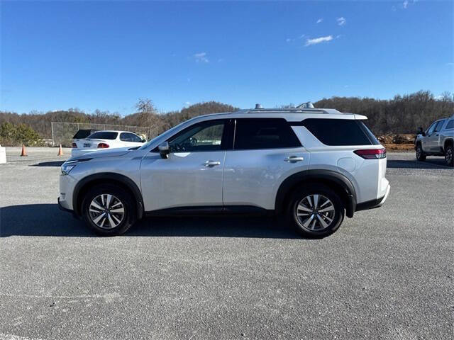 2022 Nissan Pathfinder SL