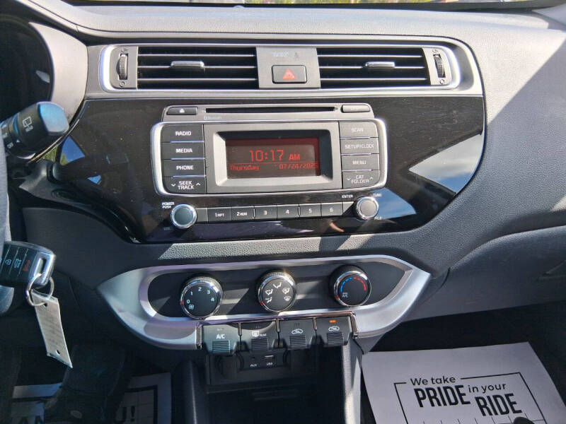 2016 Kia Rio 5-Door LX