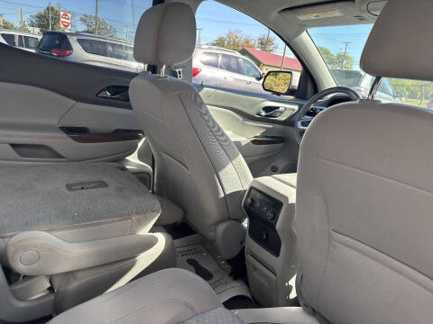 2017 GMC Acadia SLE-2