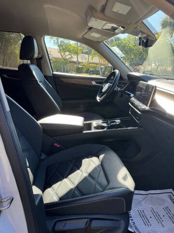 2024 Volkswagen Atlas SE